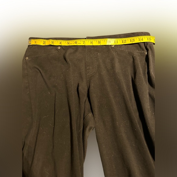 HUE brown women’s large pants. False front pockets. Back pockets. Elastic waist. - Picture 4 of 8